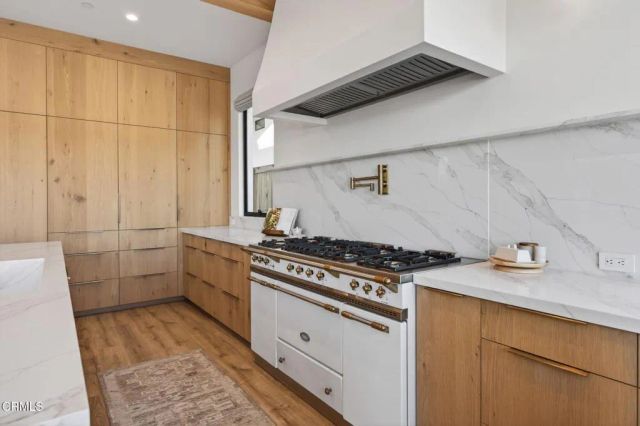 1305 Beachmont, Ventura, CA 93001