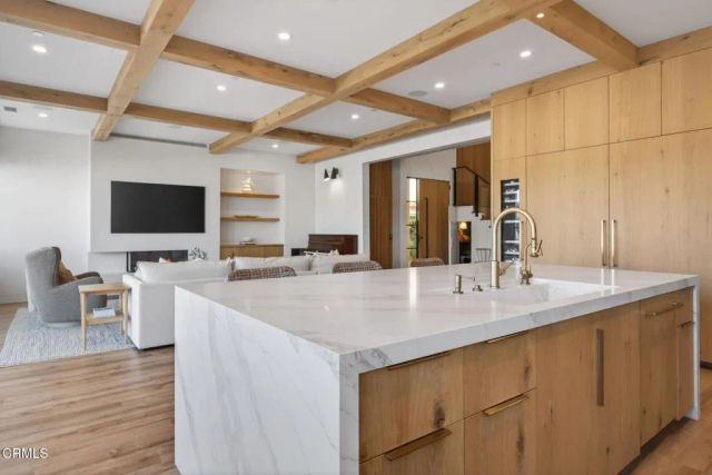 1305 Beachmont, Ventura, CA 93001