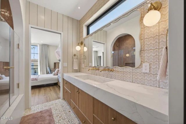 1305 Beachmont, Ventura, CA 93001