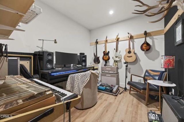 1305 Beachmont, Ventura, CA 93001