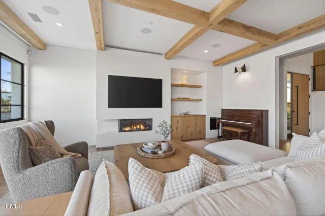 1305 Beachmont, Ventura, CA 93001