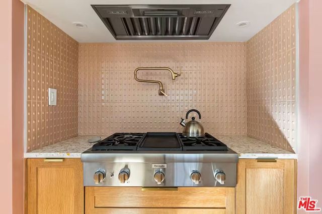 3795 Fredonia Drive, Los Angeles, CA 90068