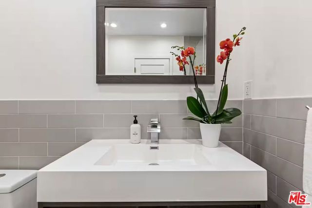 3795 Fredonia Drive, Los Angeles, CA 90068