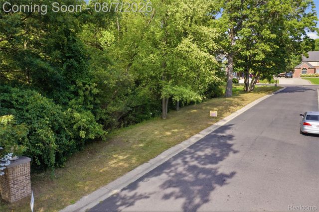8959 Clubwood Drive, Walled Lake, MI 48390