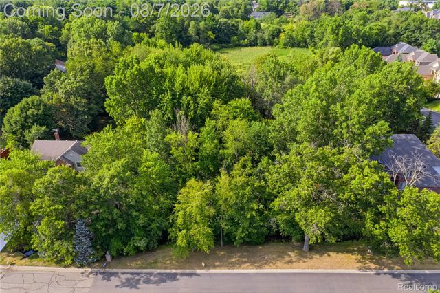 8959 Clubwood Drive, Walled Lake, MI 48390