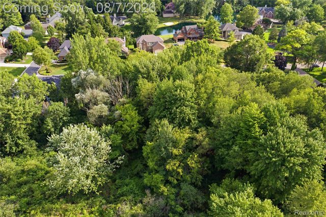 8959 Clubwood Drive, Walled Lake, MI 48390