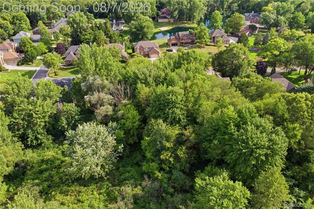 8959 Clubwood Drive, Walled Lake, MI 48390