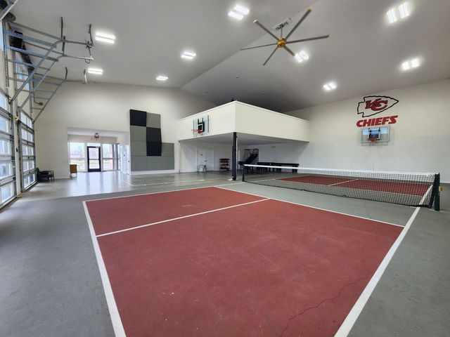 151 N Ciderbluff Ct, Wichita, KS 67052