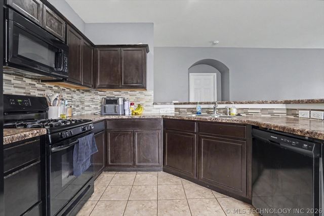 25437 E 93rd Court, Broken Arrow, OK 74014