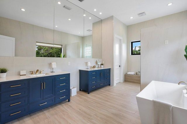 21677 El Bosque Way, Boca Raton, FL 33428