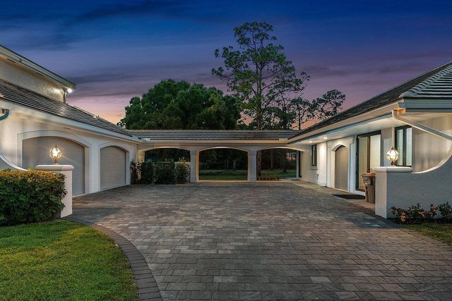 21677 El Bosque Way, Boca Raton, FL 33428