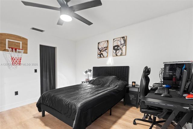 1641 NW 96th Terrace, Pembroke Pines, FL 33024