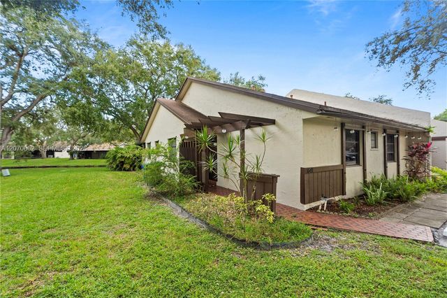 1641 NW 96th Terrace, Pembroke Pines, FL 33024