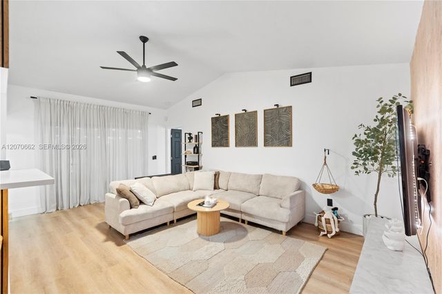 1641 NW 96th Terrace, Pembroke Pines, FL 33024