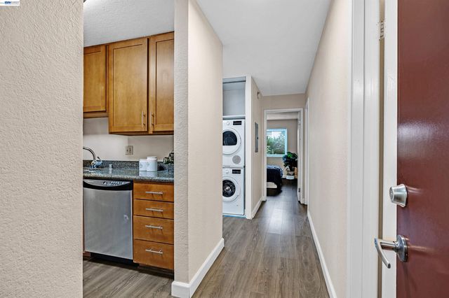1570 165Th Ave 104, Ashland, CA 94578