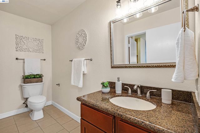 1570 165Th Ave 104, Ashland, CA 94578