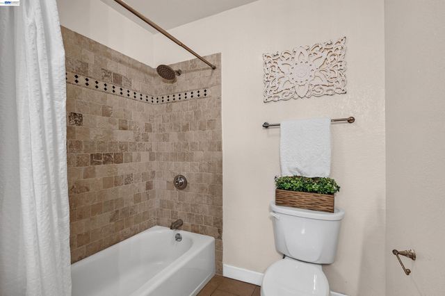 1570 165Th Ave 104, Ashland, CA 94578