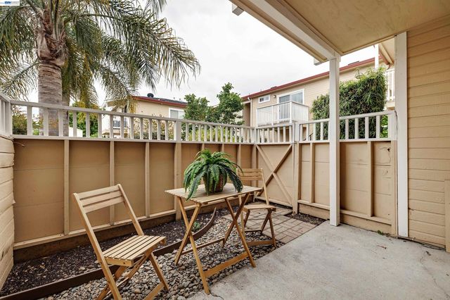 1570 165Th Ave 104, Ashland, CA 94578