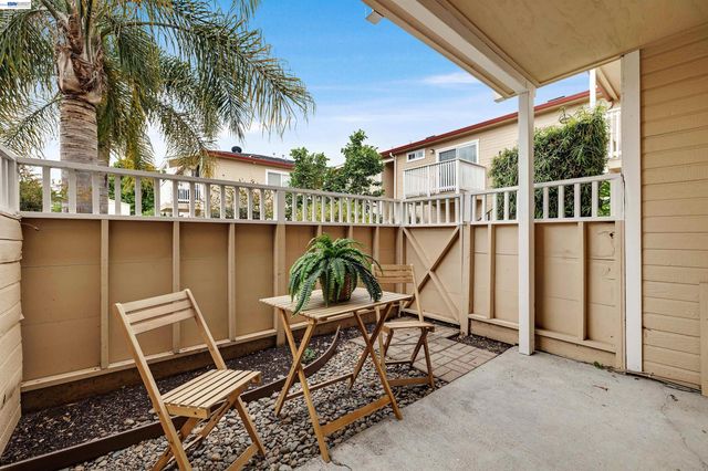 1570 165Th Ave 104, Ashland, CA 94578