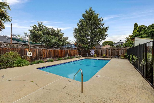 1570 165Th Ave 104, Ashland, CA 94578