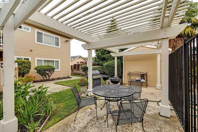 1570 165Th Ave 104, Ashland, CA 94578