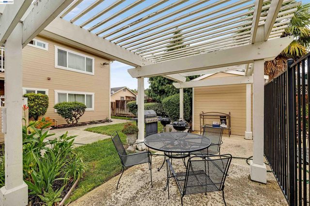 1570 165Th Ave 104, Ashland, CA 94578