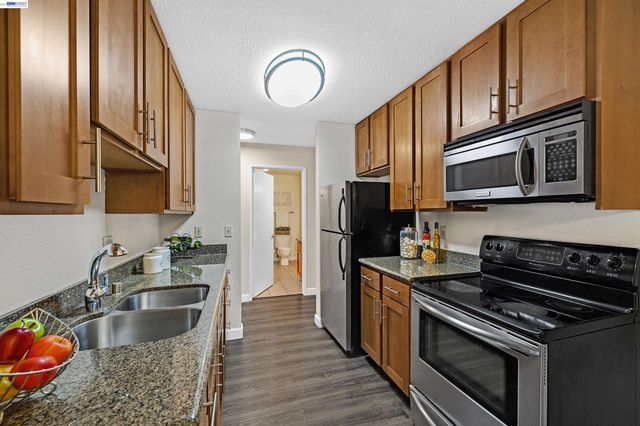 1570 165Th Ave 104, Ashland, CA 94578
