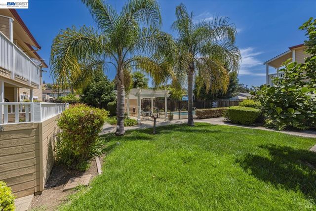 1570 165Th Ave 104, Ashland, CA 94578