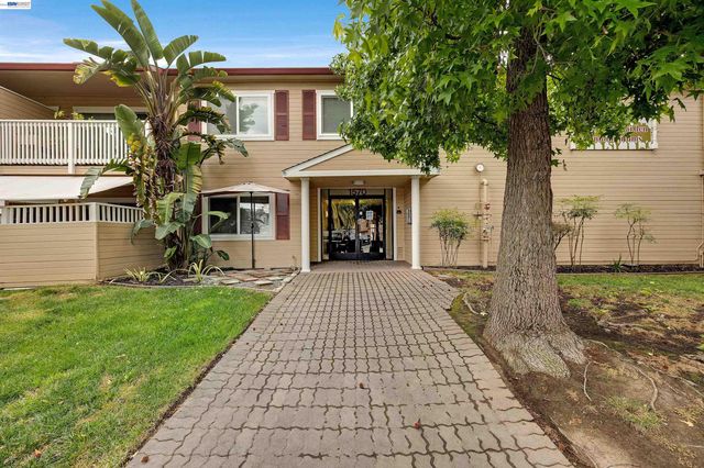 1570 165Th Ave 104, Ashland, CA 94578