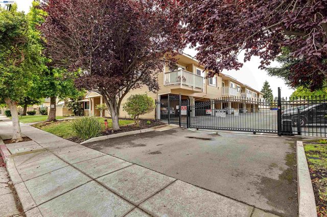 1570 165Th Ave 104, Ashland, CA 94578