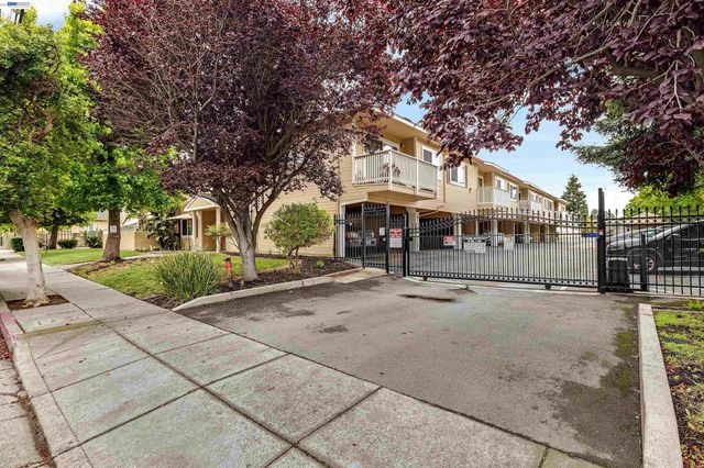 1570 165Th Ave 104, Ashland, CA 94578