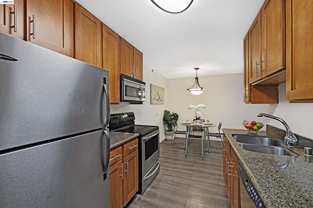 1570 165Th Ave 104, Ashland, CA 94578