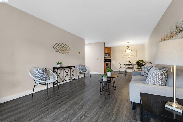 1570 165Th Ave 104, Ashland, CA 94578