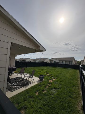 4463-4465 N Sandplum St, Wichita, KS 67205