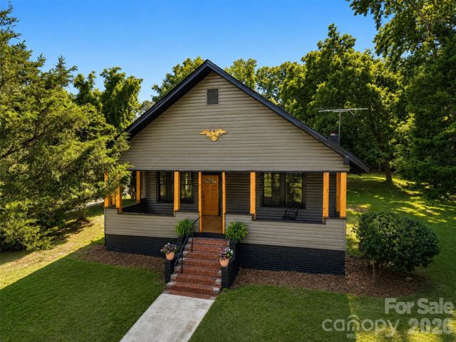 32 Pinecrest Avenue, Great Falls, SC 29055