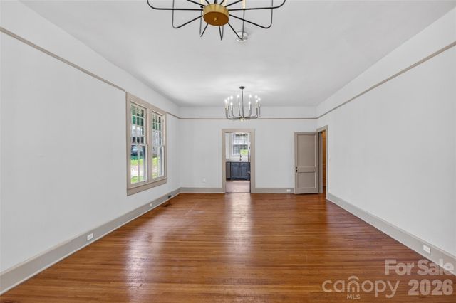 32 Pinecrest Avenue, Great Falls, SC 29055