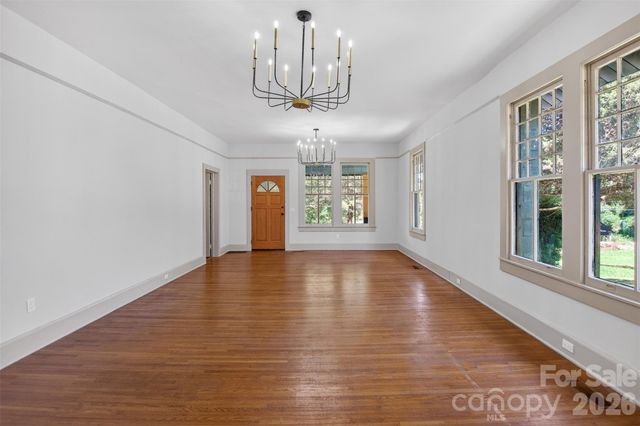 32 Pinecrest Avenue, Great Falls, SC 29055