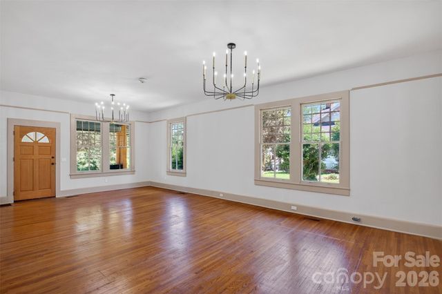 32 Pinecrest Avenue, Great Falls, SC 29055