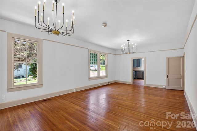 32 Pinecrest Avenue, Great Falls, SC 29055