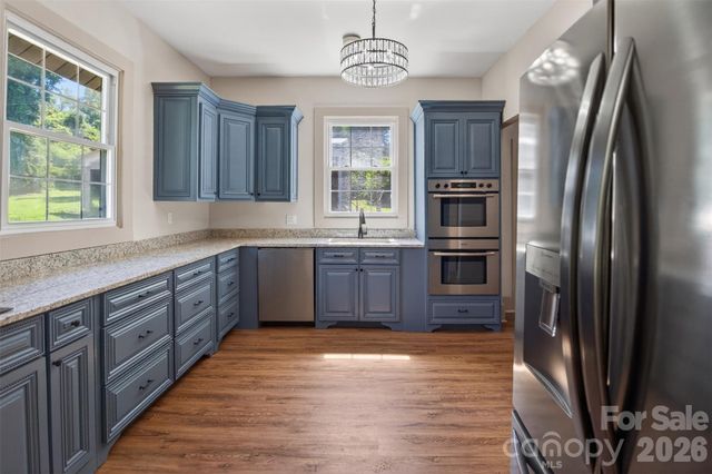 32 Pinecrest Avenue, Great Falls, SC 29055
