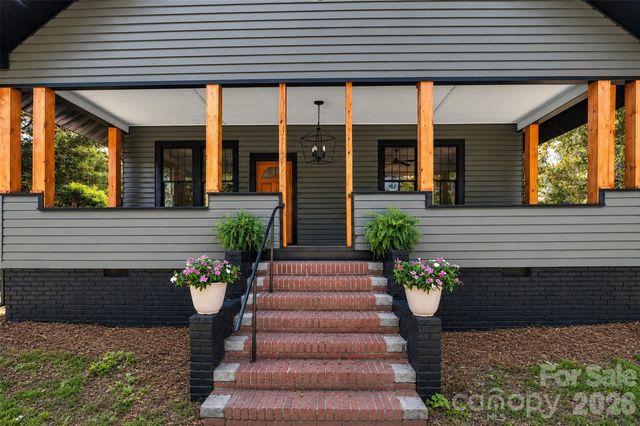 32 Pinecrest Avenue, Great Falls, SC 29055