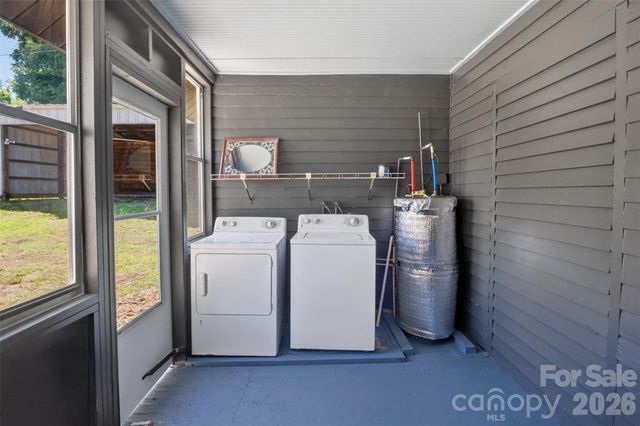 32 Pinecrest Avenue, Great Falls, SC 29055