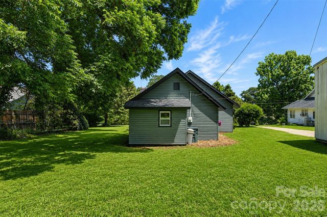 32 Pinecrest Avenue, Great Falls, SC 29055