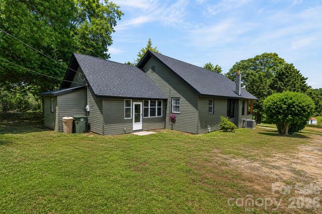32 Pinecrest Avenue, Great Falls, SC 29055