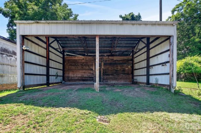 32 Pinecrest Avenue, Great Falls, SC 29055
