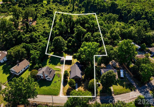 32 Pinecrest Avenue, Great Falls, SC 29055