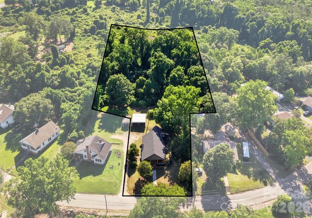 32 Pinecrest Avenue, Great Falls, SC 29055