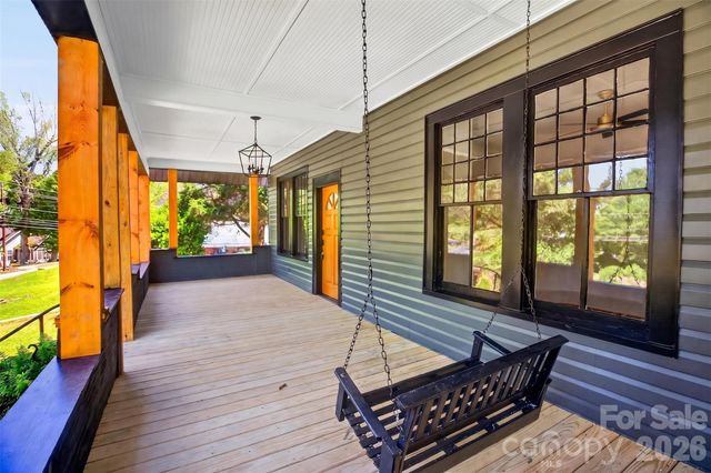 32 Pinecrest Avenue, Great Falls, SC 29055