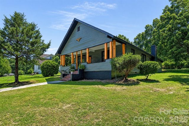 32 Pinecrest Avenue, Great Falls, SC 29055