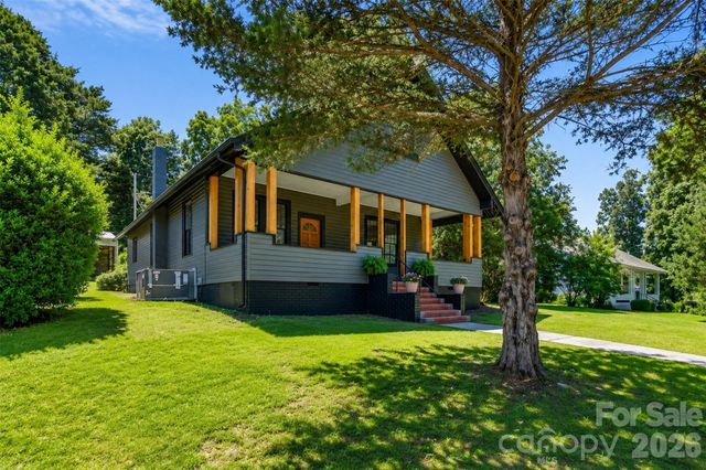 32 Pinecrest Avenue, Great Falls, SC 29055